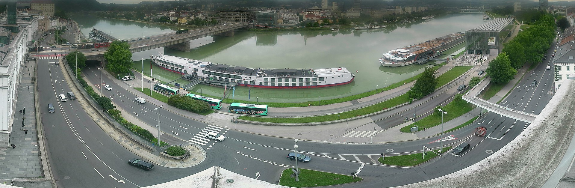 Archiv Foto Webcam Linz: Donaulände und Nibelungenbrücke