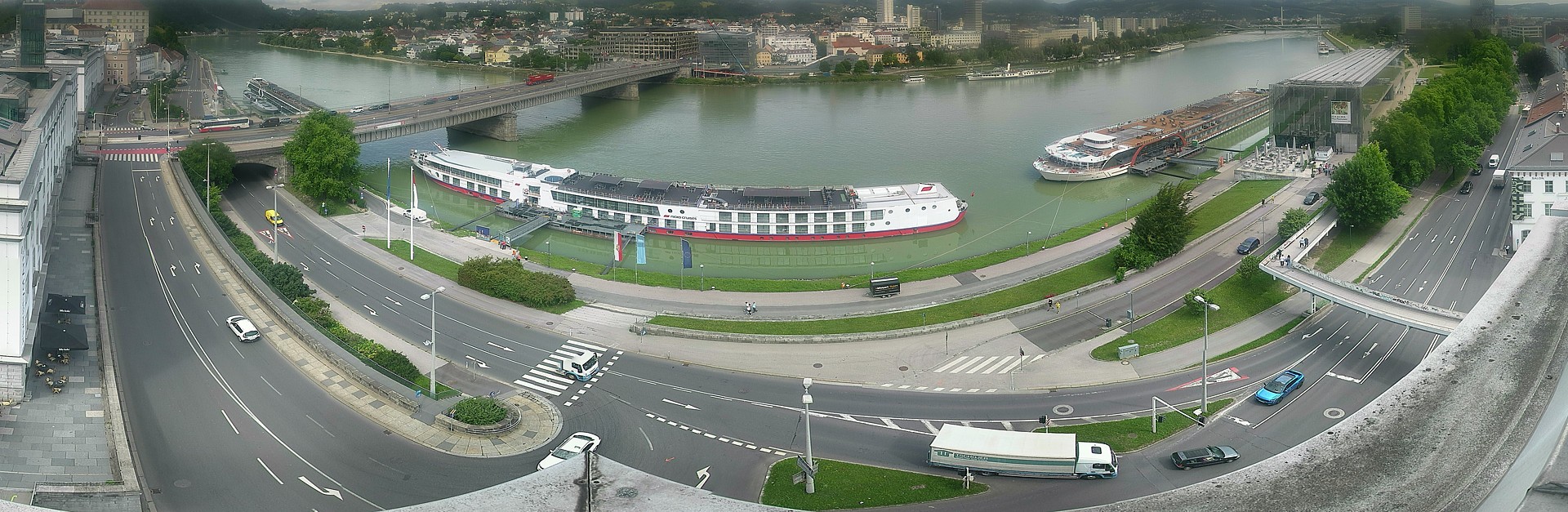 Archiv Foto Webcam Linz: Donaulände und Nibelungenbrücke