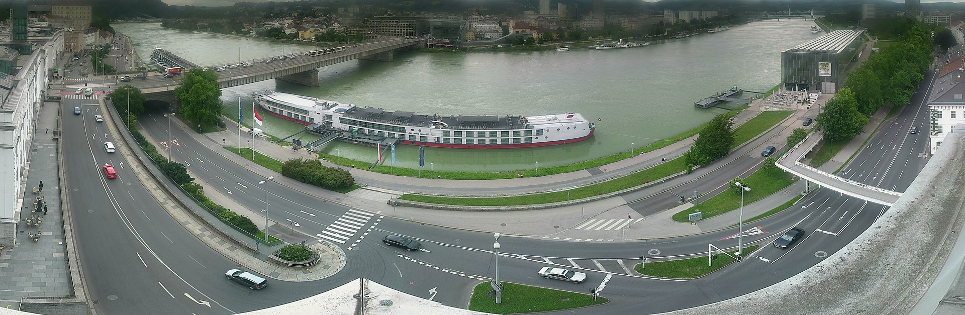 Archiv Foto Webcam Linz: Donaulände und Nibelungenbrücke