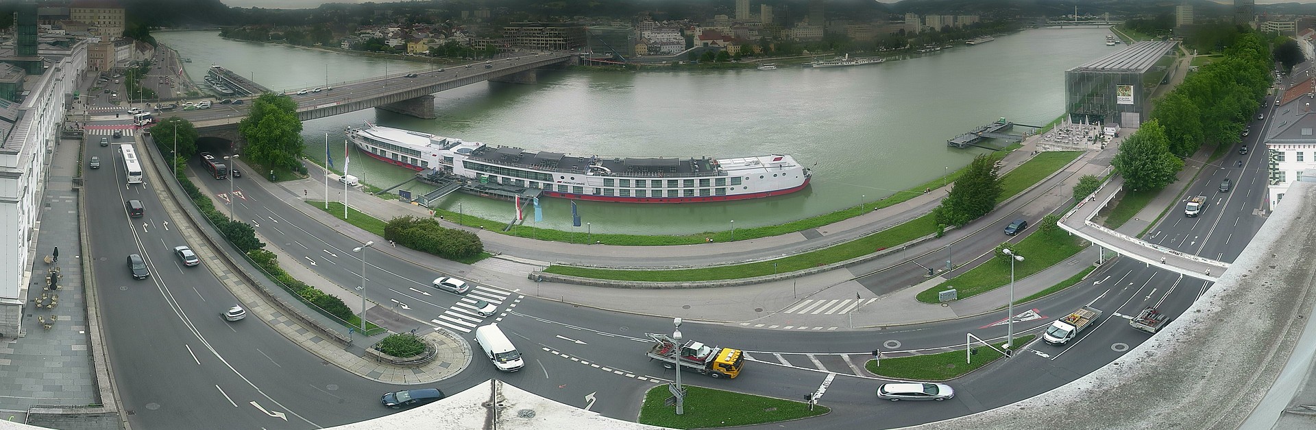 Archiv Foto Webcam Linz: Donaulände und Nibelungenbrücke