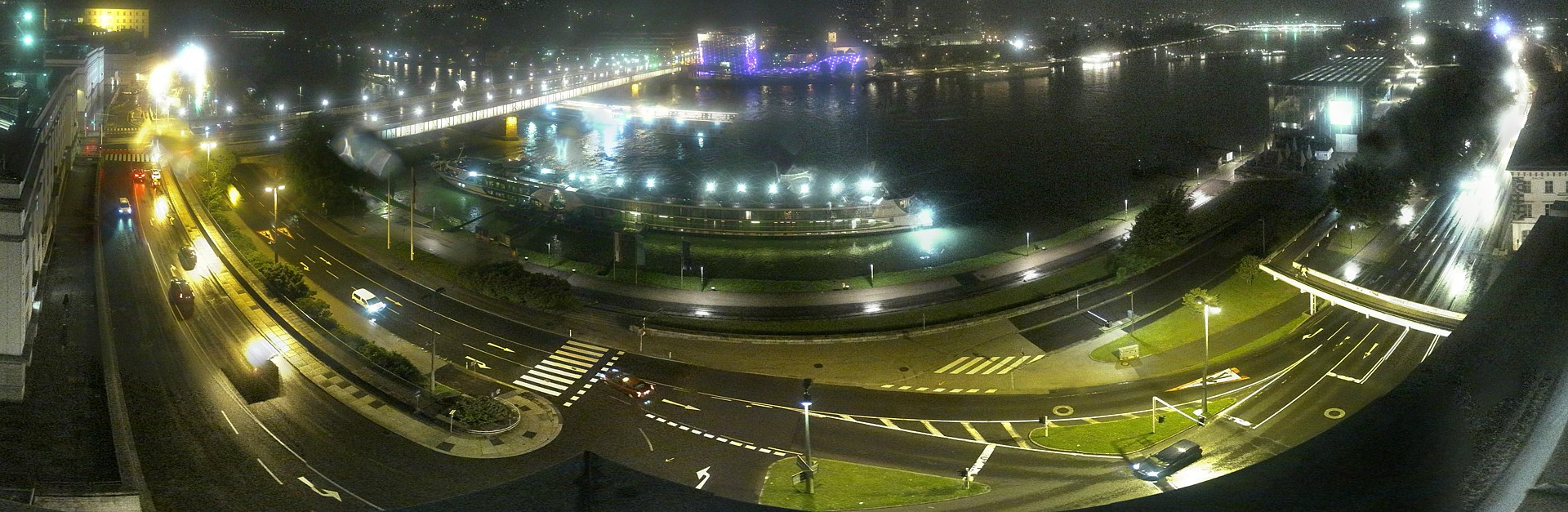 Archiv Foto Webcam Linz: Donaulände und Nibelungenbrücke