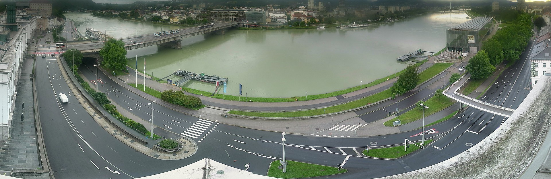 Archiv Foto Webcam Linz: Donaulände und Nibelungenbrücke