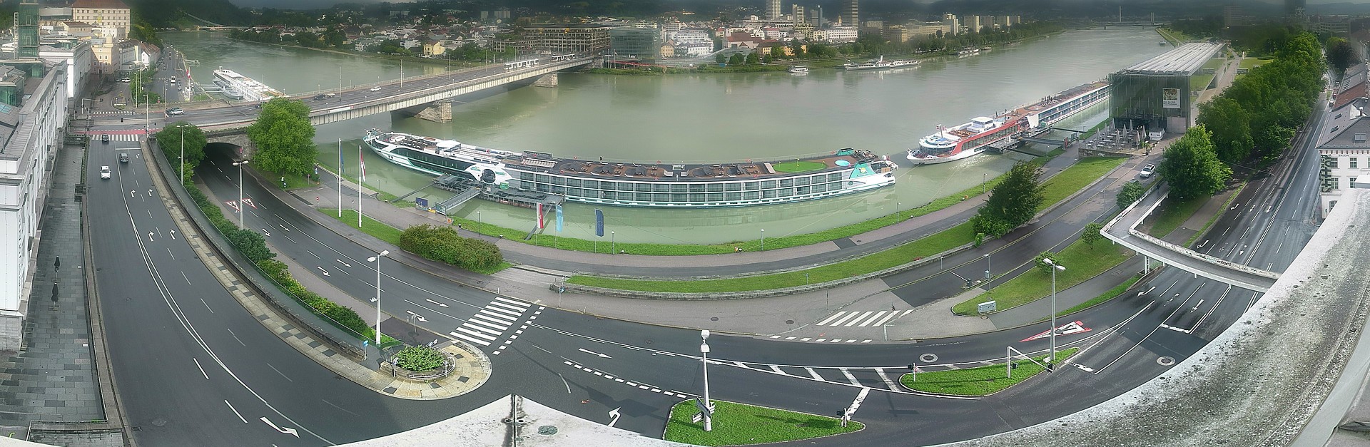 Archiv Foto Webcam Linz: Donaulände und Nibelungenbrücke