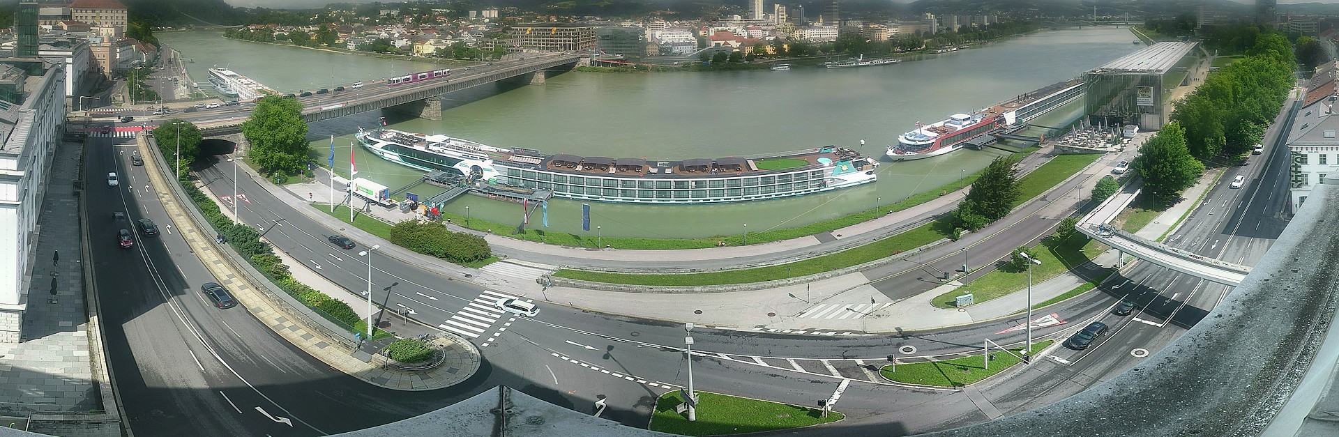 Archiv Foto Webcam Linz: Donaulände und Nibelungenbrücke