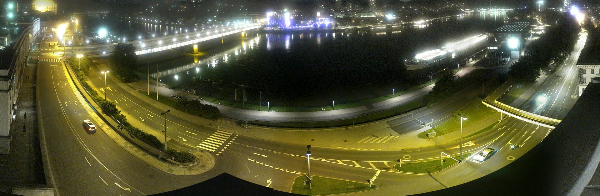 Archiv Foto Webcam Linz: Donaulände und Nibelungenbrücke