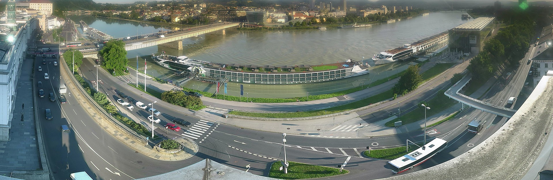 Archiv Foto Webcam Linz: Donaulände und Nibelungenbrücke