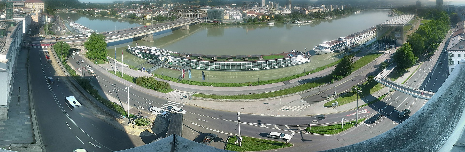 Archiv Foto Webcam Linz: Donaulände und Nibelungenbrücke