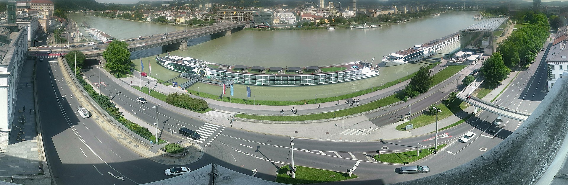 Archiv Foto Webcam Linz: Donaulände und Nibelungenbrücke