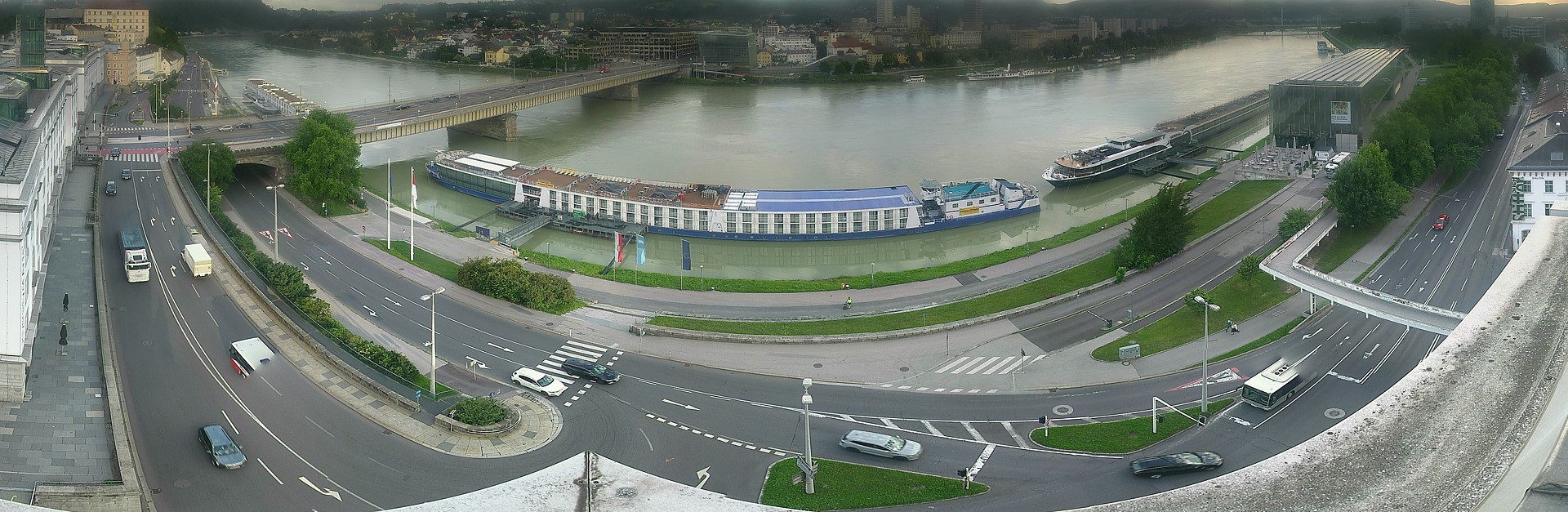 Archiv Foto Webcam Linz: Donaulände und Nibelungenbrücke