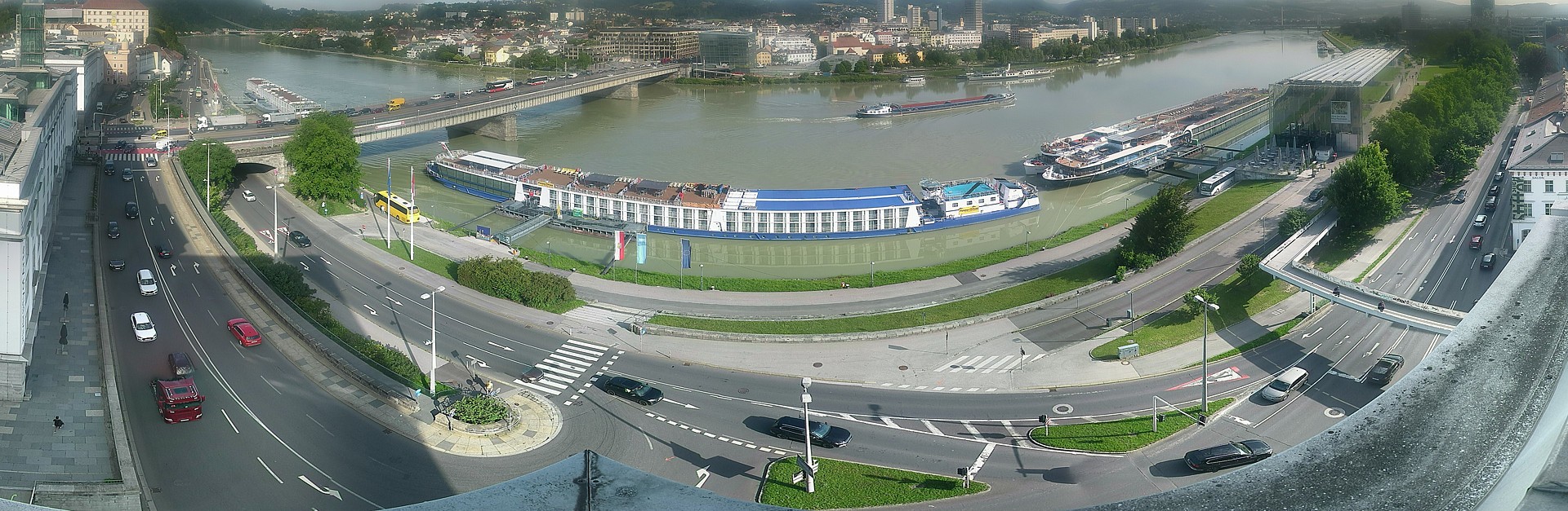 Archiv Foto Webcam Linz: Donaulände und Nibelungenbrücke