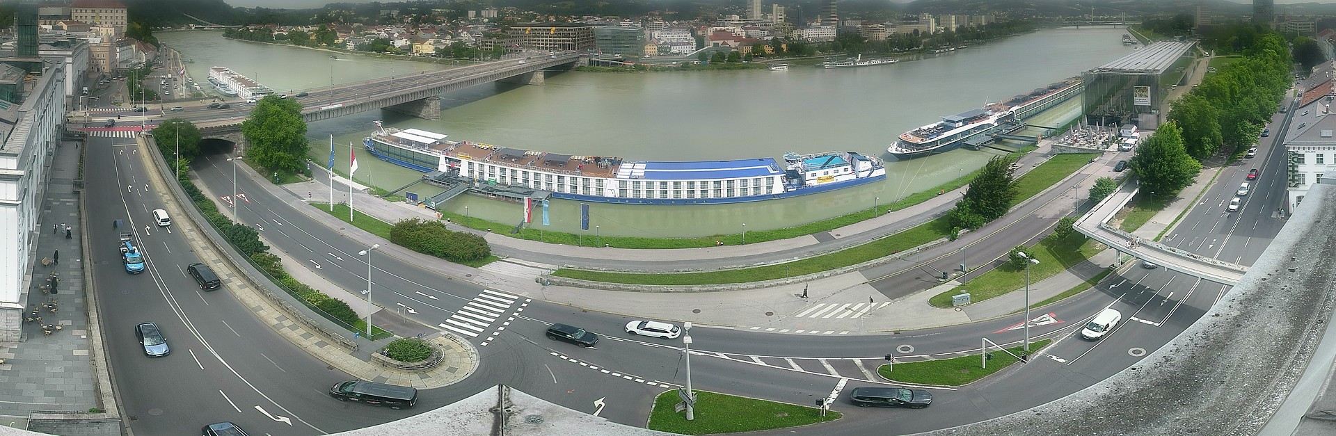 Archiv Foto Webcam Linz: Donaulände und Nibelungenbrücke