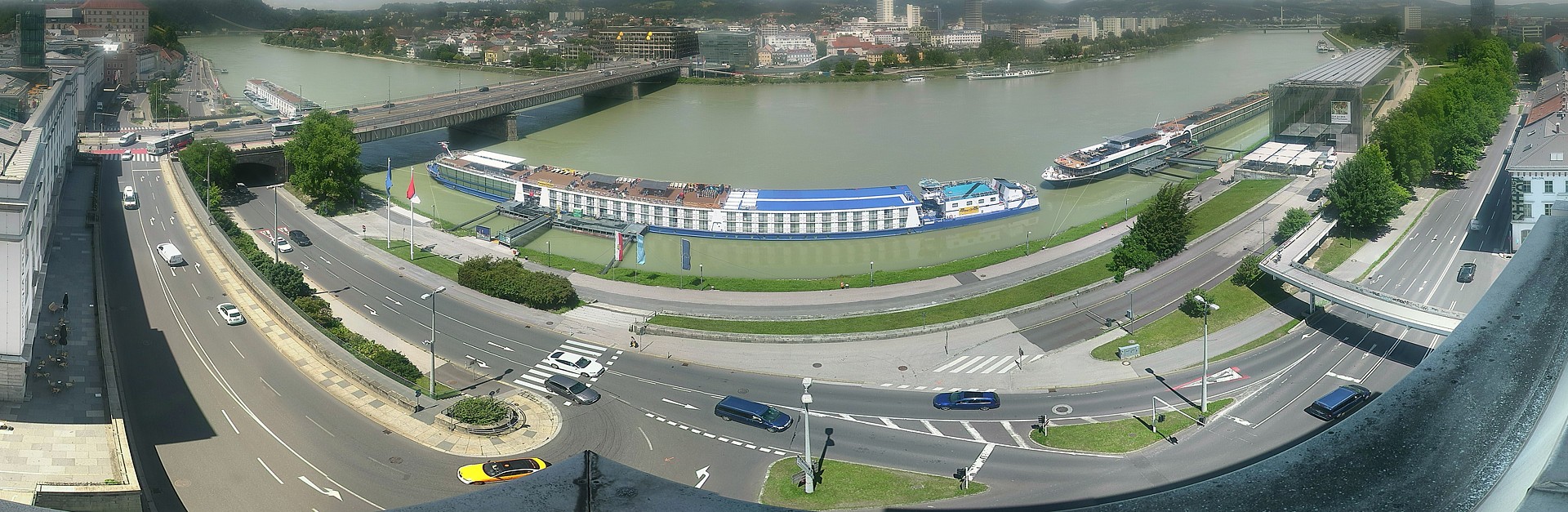 Archiv Foto Webcam Linz: Donaulände und Nibelungenbrücke