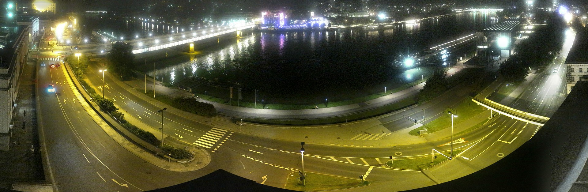Archiv Foto Webcam Linz: Donaulände und Nibelungenbrücke
