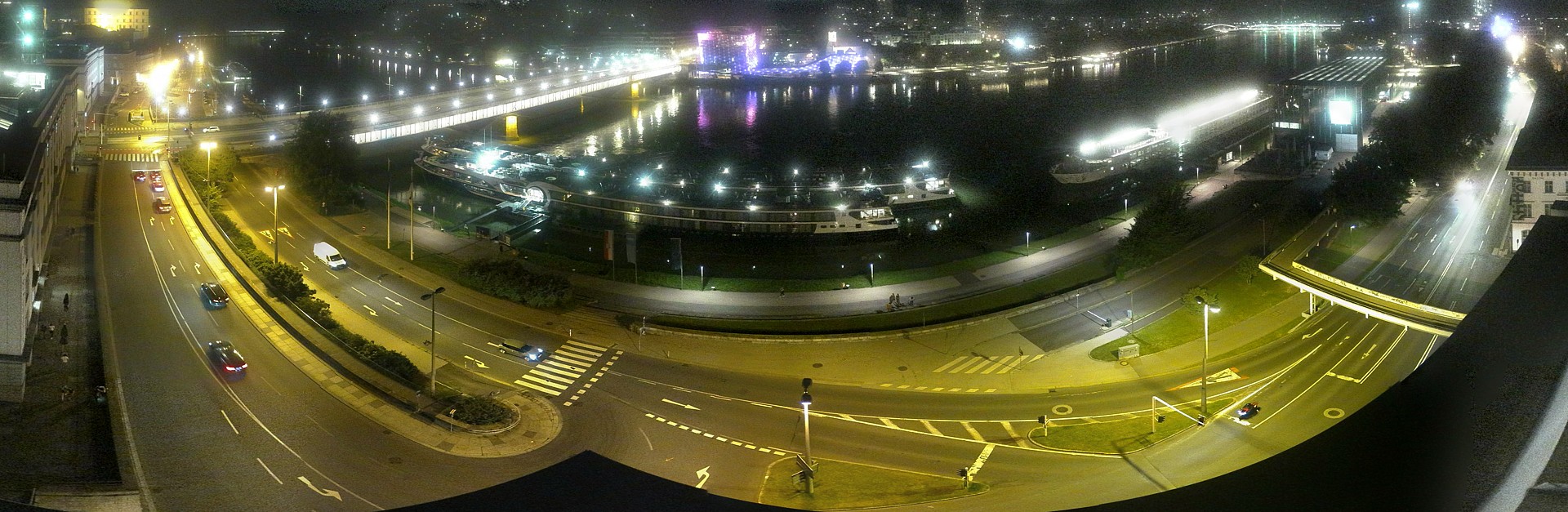 Archiv Foto Webcam Linz: Donaulände und Nibelungenbrücke