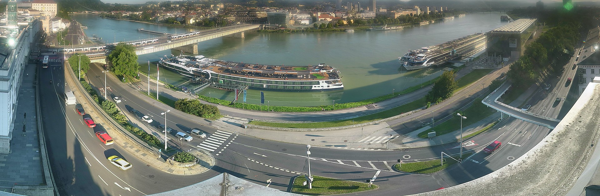 Archiv Foto Webcam Linz: Donaulände und Nibelungenbrücke