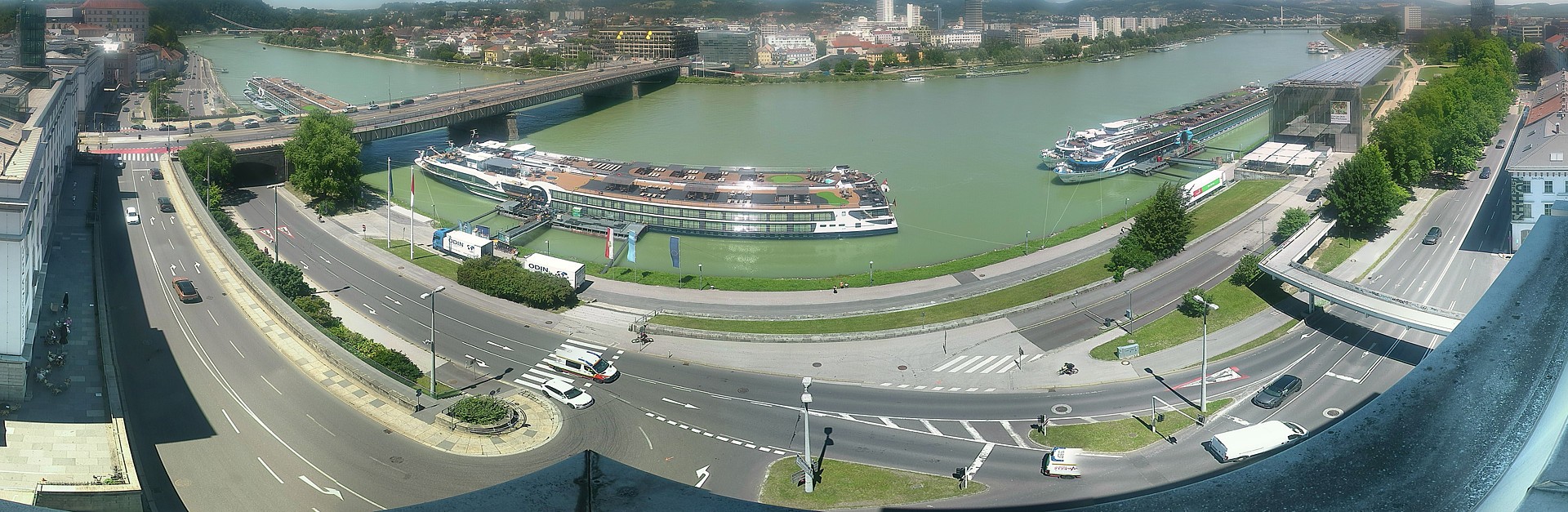 Archiv Foto Webcam Linz: Donaulände und Nibelungenbrücke