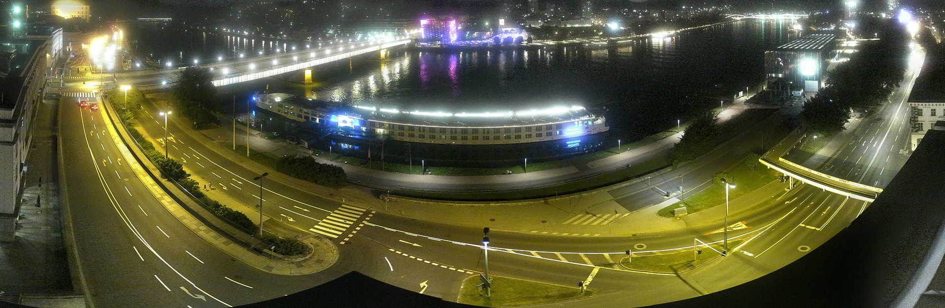 Archiv Foto Webcam Linz: Donaulände und Nibelungenbrücke