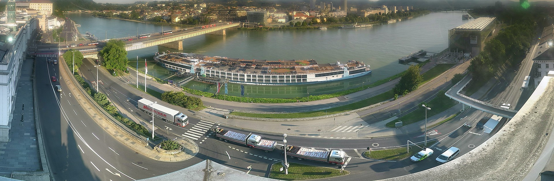 Archiv Foto Webcam Linz: Donaulände und Nibelungenbrücke