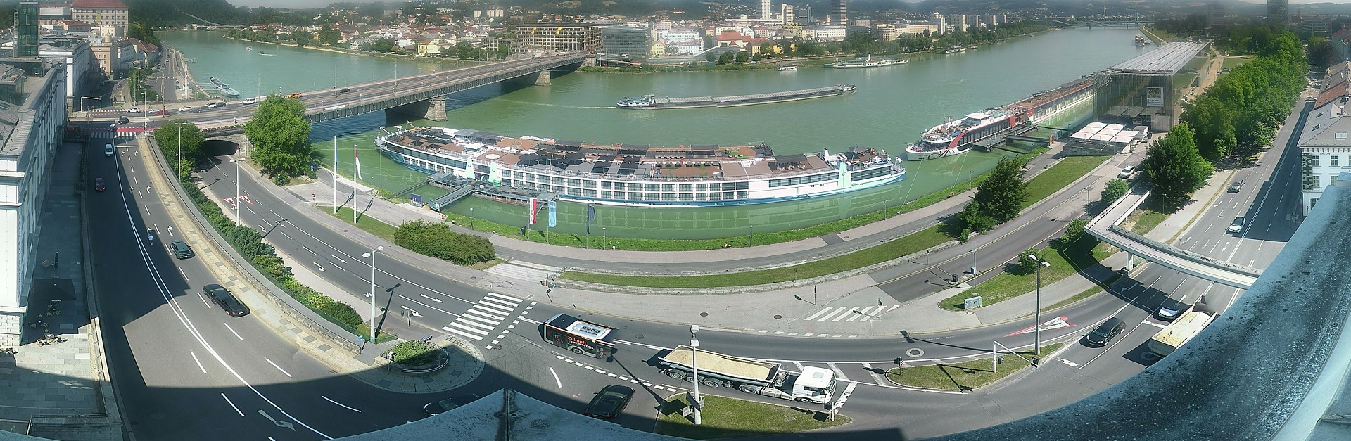 Archiv Foto Webcam Linz: Donaulände und Nibelungenbrücke
