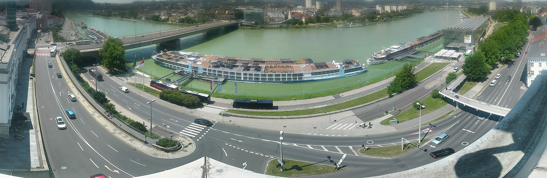 Archiv Foto Webcam Linz: Donaulände und Nibelungenbrücke