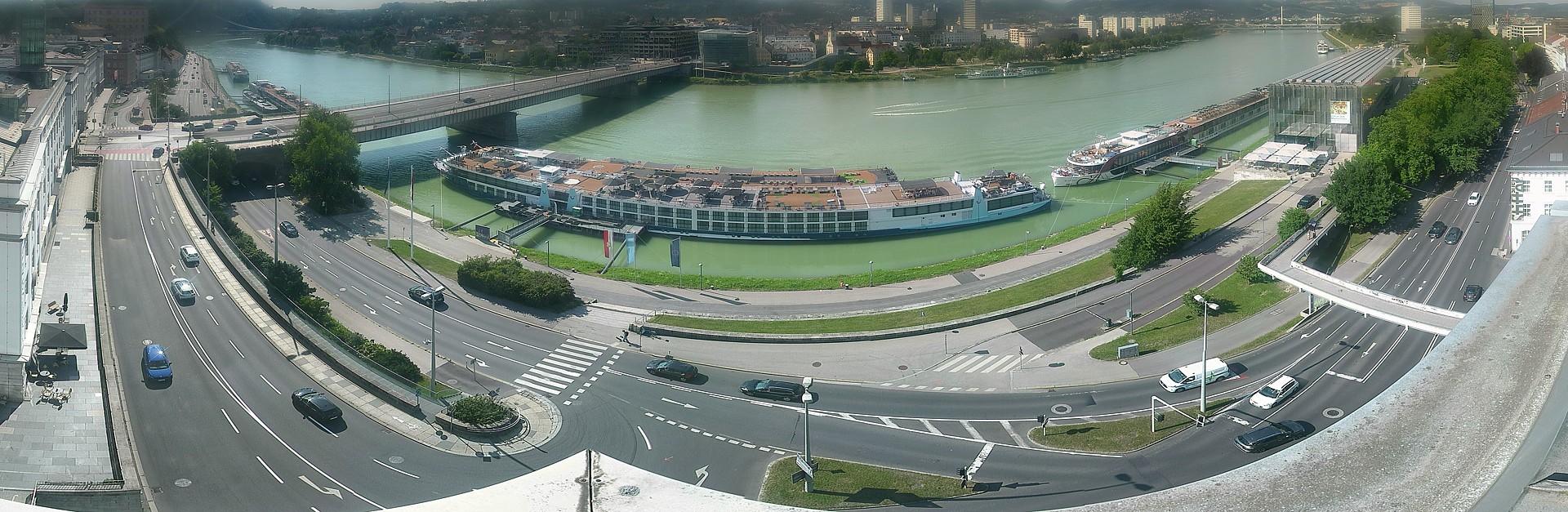 Archiv Foto Webcam Linz: Donaulände und Nibelungenbrücke