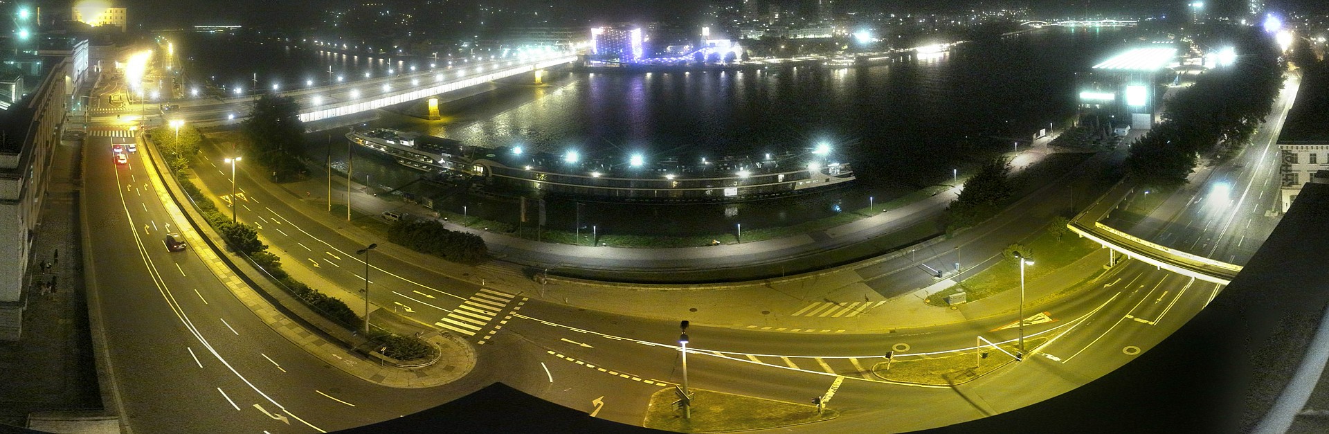 Archiv Foto Webcam Linz: Donaulände und Nibelungenbrücke