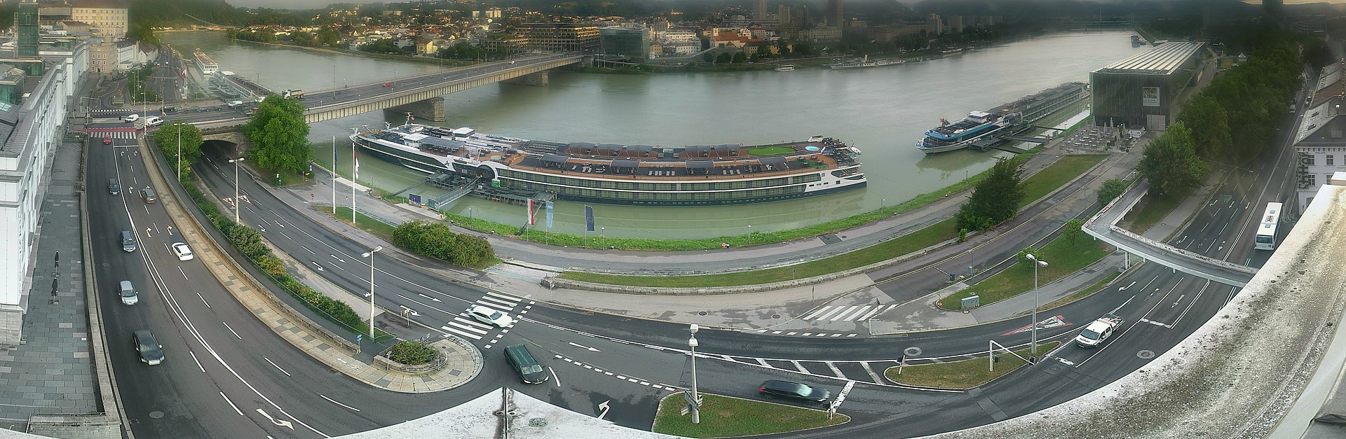 Archiv Foto Webcam Linz: Donaulände und Nibelungenbrücke