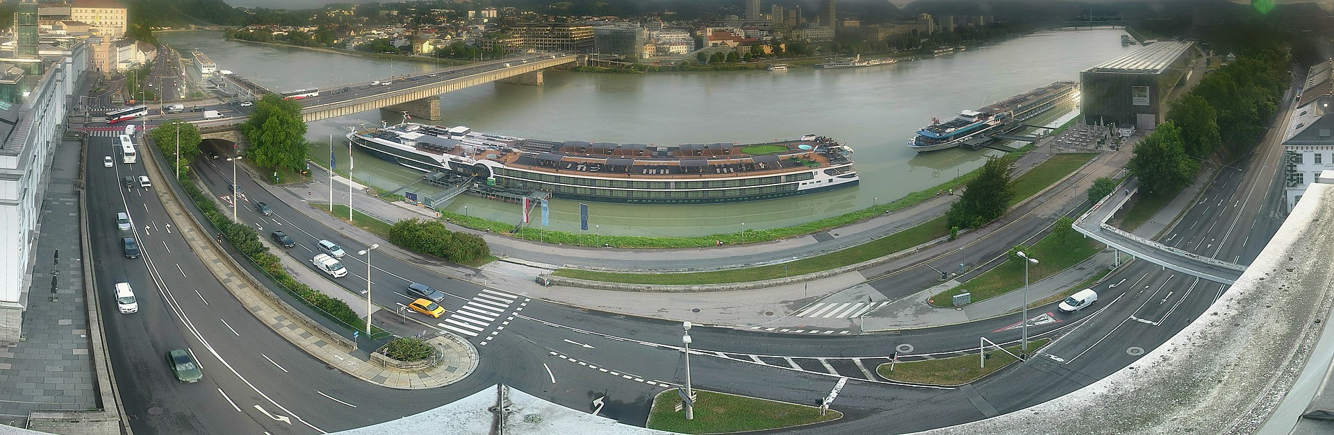 Archiv Foto Webcam Linz: Donaulände und Nibelungenbrücke