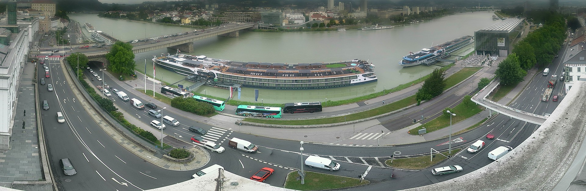 Archiv Foto Webcam Linz: Donaulände und Nibelungenbrücke