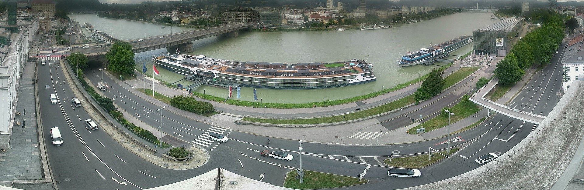 Archiv Foto Webcam Linz: Donaulände und Nibelungenbrücke