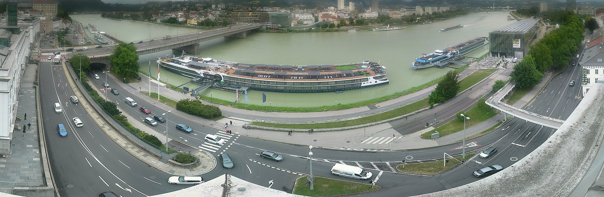 Archiv Foto Webcam Linz: Donaulände und Nibelungenbrücke