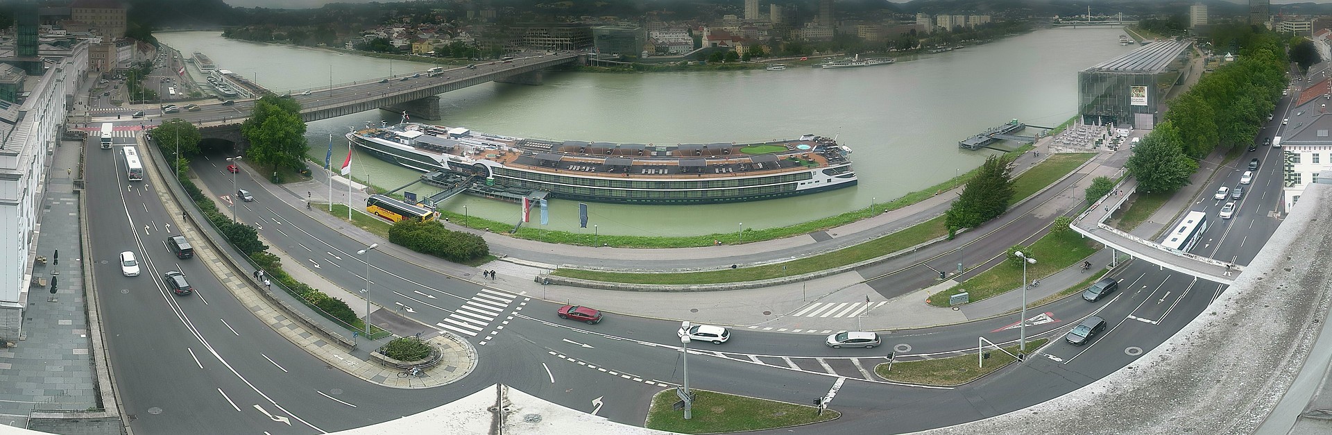 Archiv Foto Webcam Linz: Donaulände und Nibelungenbrücke