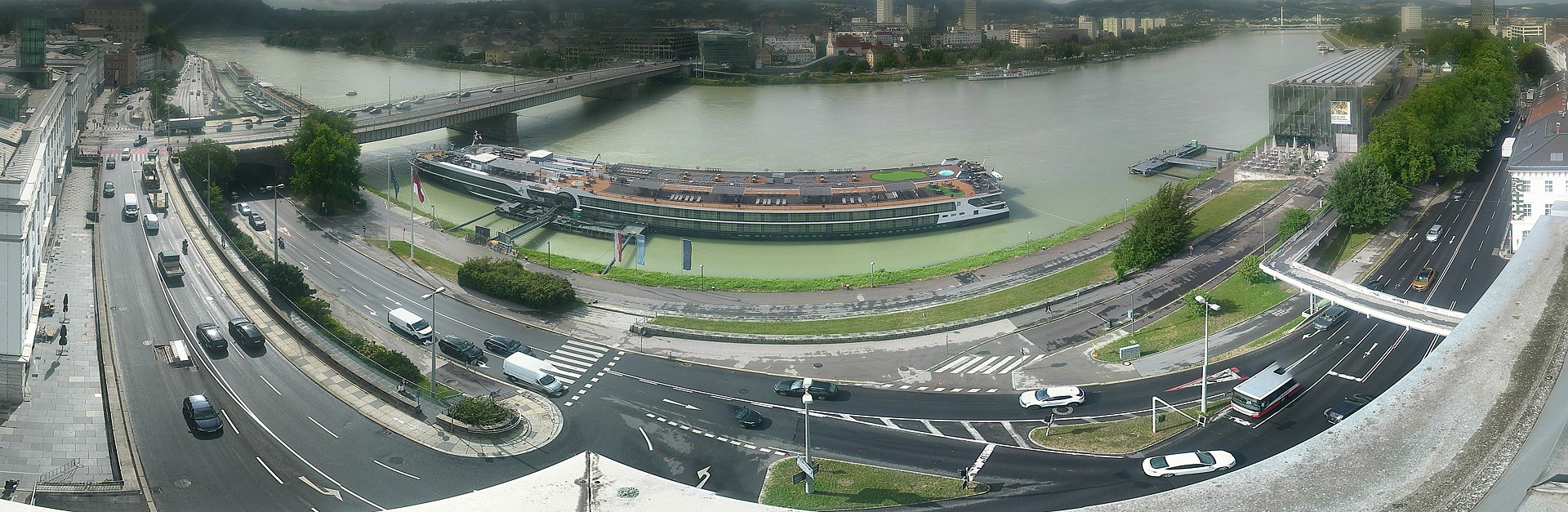 Archiv Foto Webcam Linz: Donaulände und Nibelungenbrücke