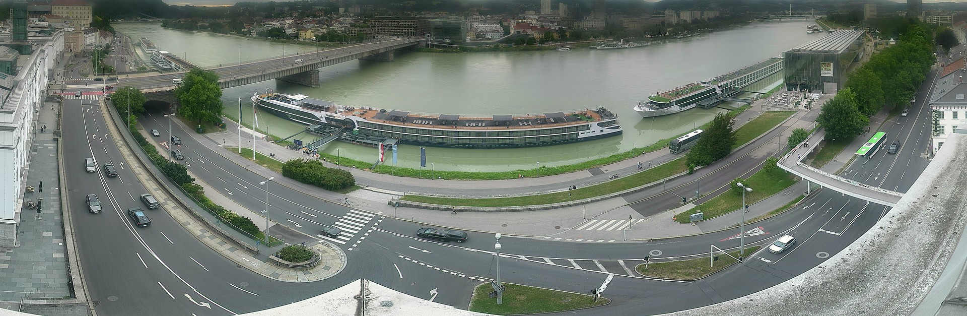 Archiv Foto Webcam Linz: Donaulände und Nibelungenbrücke