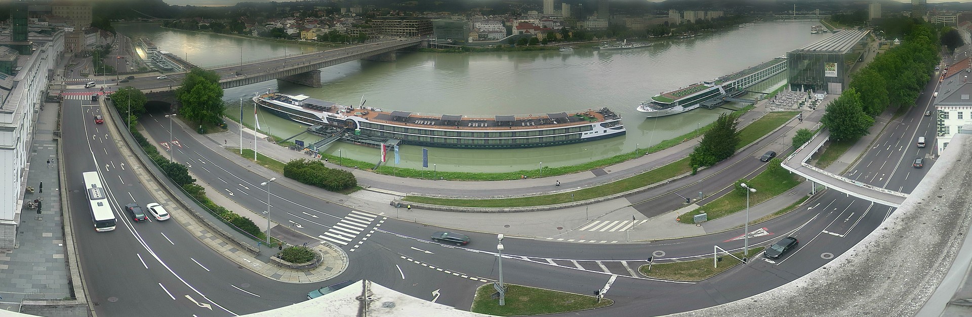 Archiv Foto Webcam Linz: Donaulände und Nibelungenbrücke