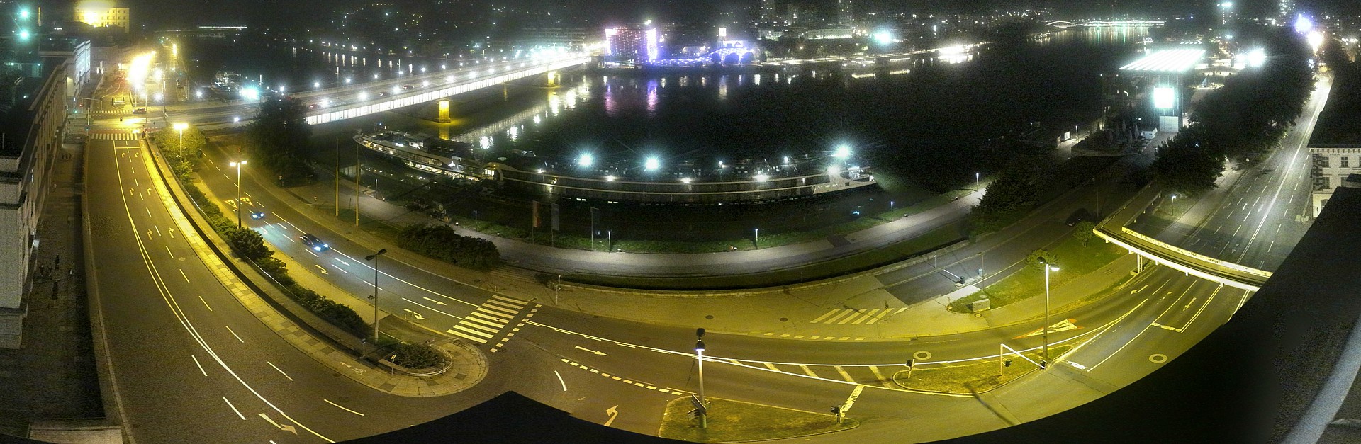 Archiv Foto Webcam Linz: Donaulände und Nibelungenbrücke