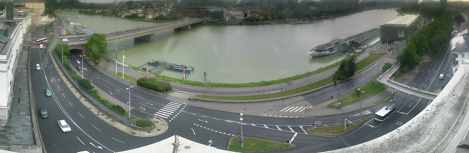 Archiv Foto Webcam Linz: Donaulände und Nibelungenbrücke
