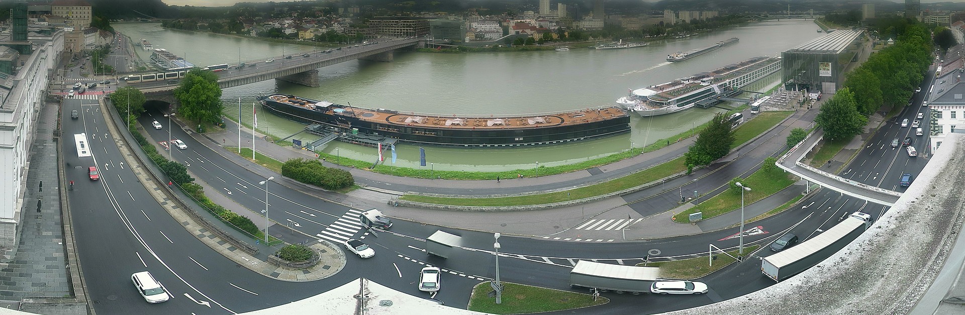 Archiv Foto Webcam Linz: Donaulände und Nibelungenbrücke