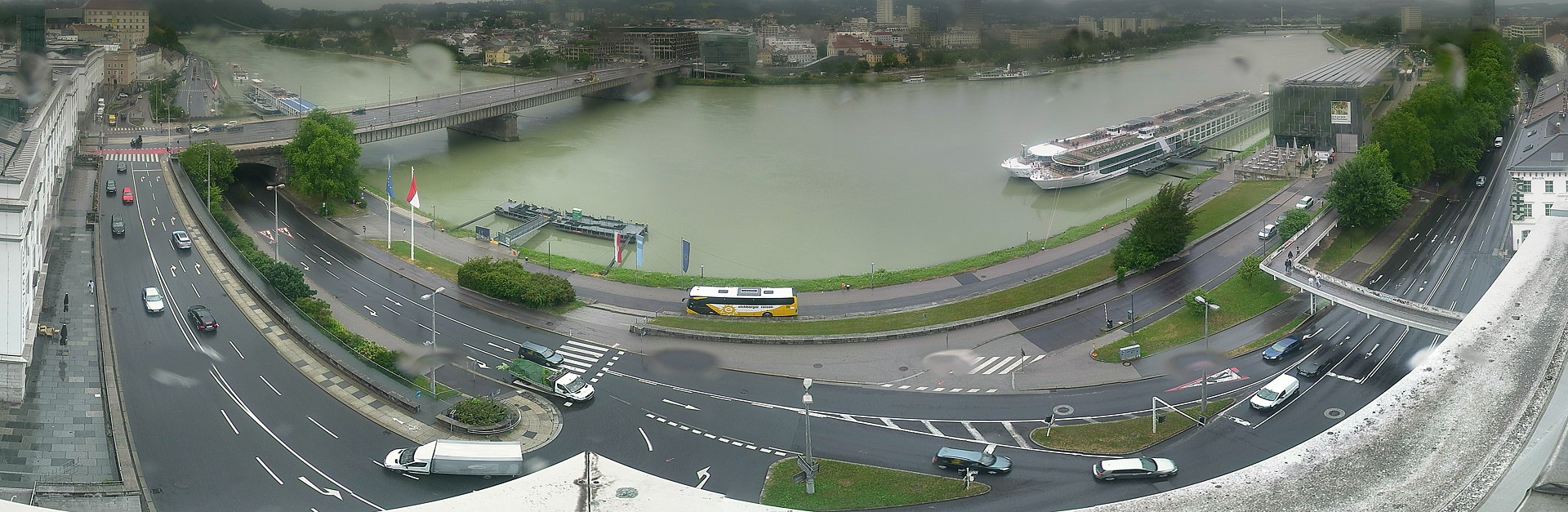 Archiv Foto Webcam Linz: Donaulände und Nibelungenbrücke
