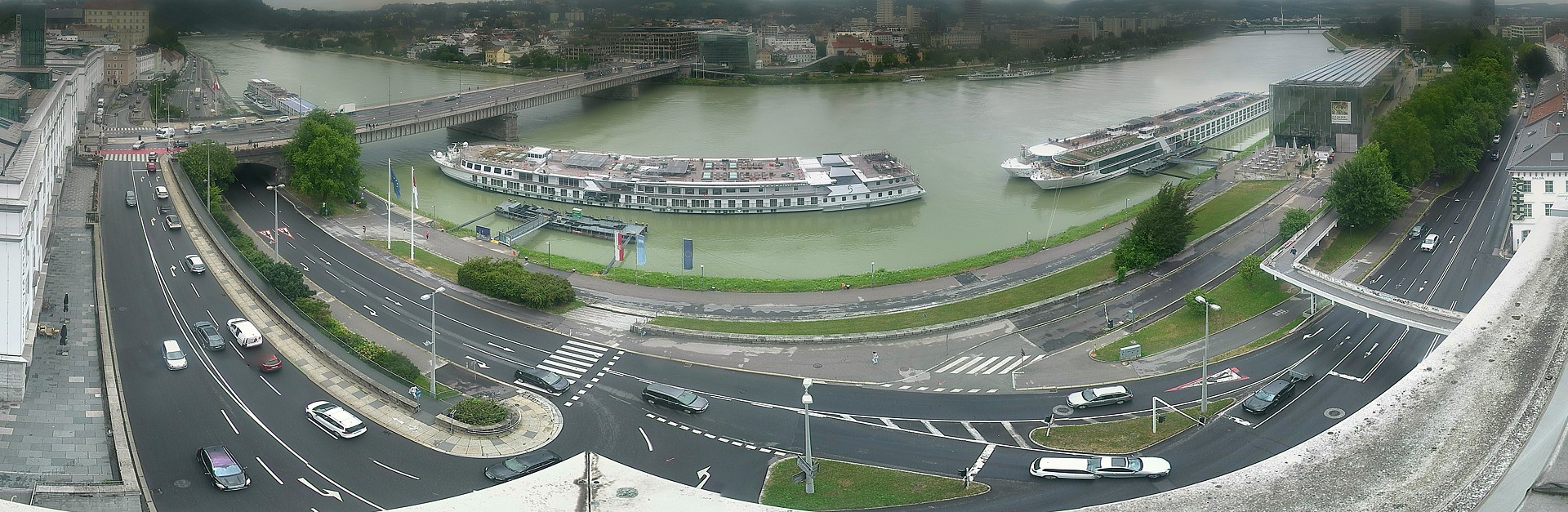 Archiv Foto Webcam Linz: Donaulände und Nibelungenbrücke