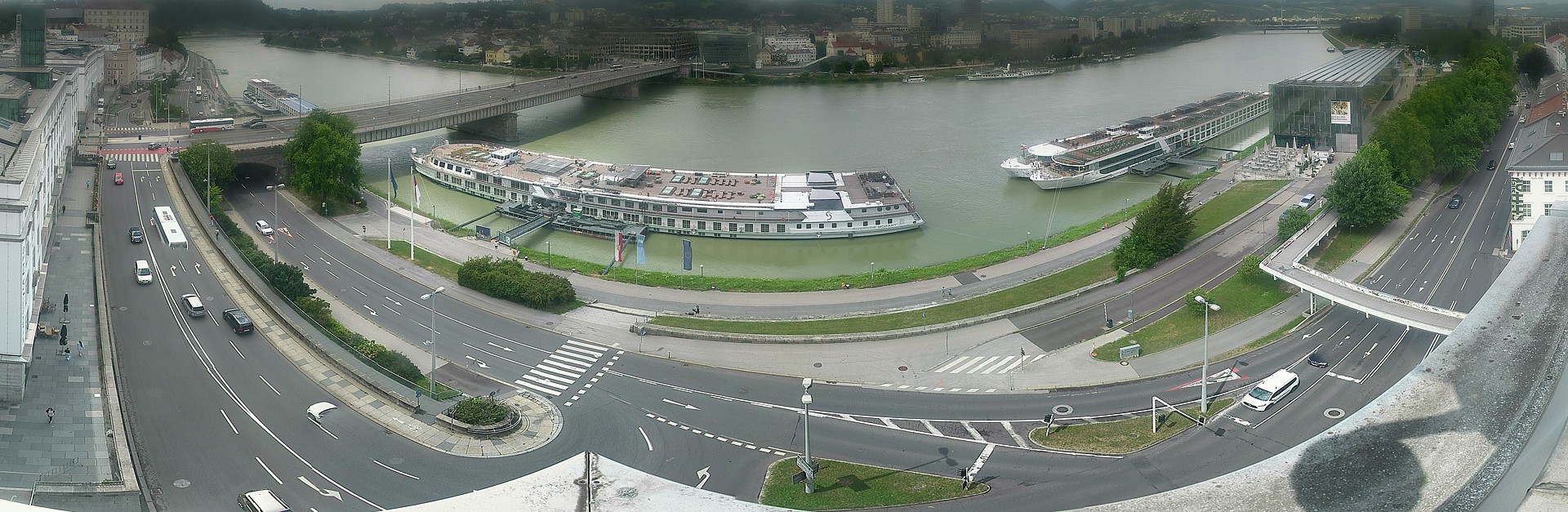 Archiv Foto Webcam Linz: Donaulände und Nibelungenbrücke
