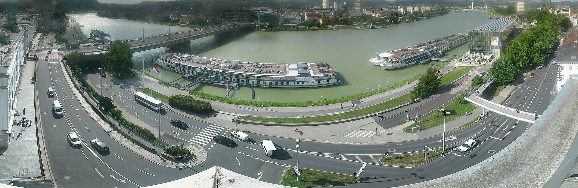 Archiv Foto Webcam Linz: Donaulände und Nibelungenbrücke