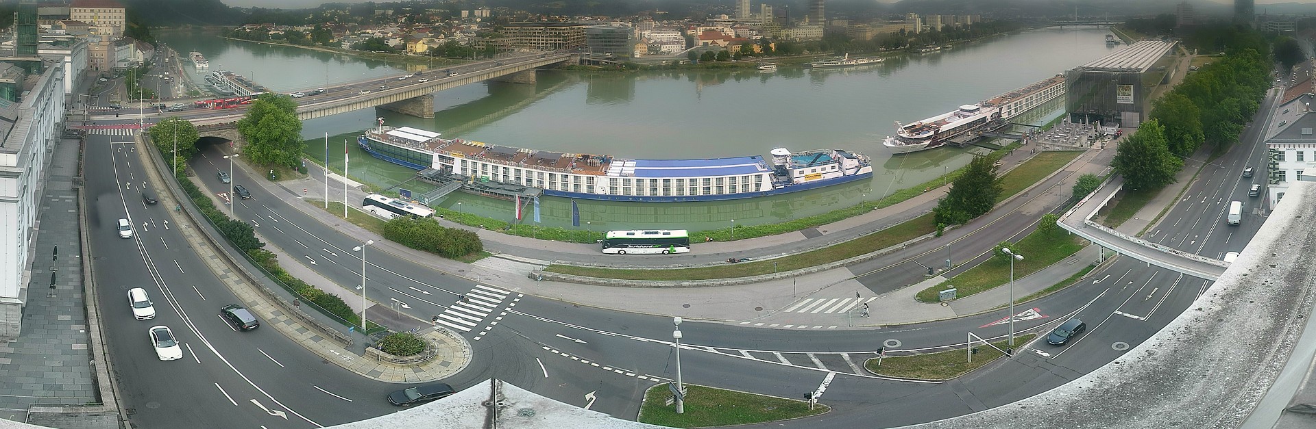Archiv Foto Webcam Linz: Donaulände und Nibelungenbrücke