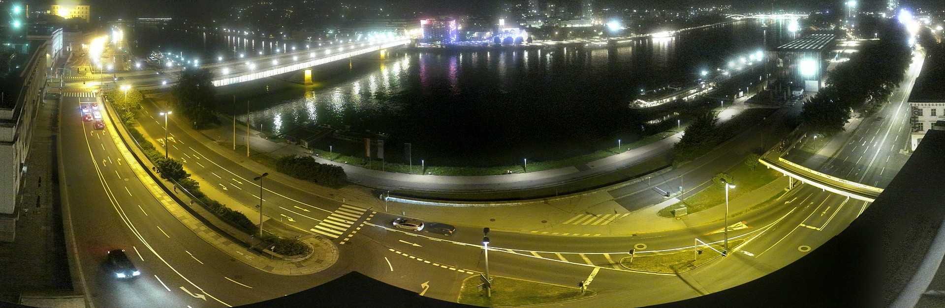 Archiv Foto Webcam Linz: Donaulände und Nibelungenbrücke