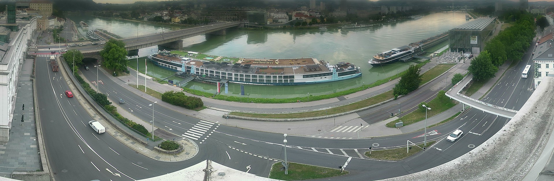 Archiv Foto Webcam Linz: Donaulände und Nibelungenbrücke