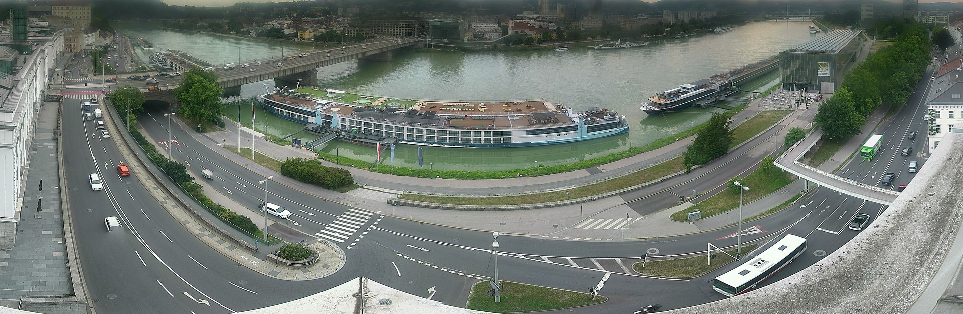 Archiv Foto Webcam Linz: Donaulände und Nibelungenbrücke