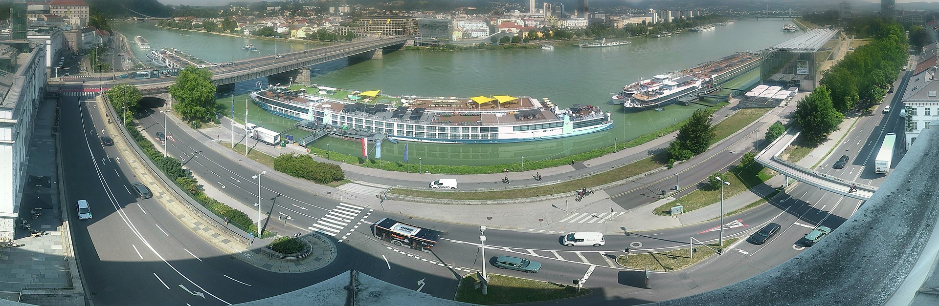 Archiv Foto Webcam Linz: Donaulände und Nibelungenbrücke