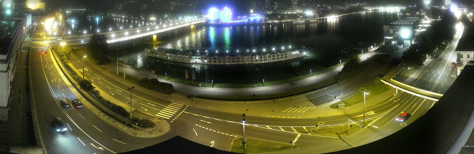 Archiv Foto Webcam Linz: Donaulände und Nibelungenbrücke