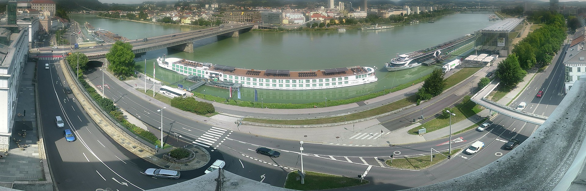 Archiv Foto Webcam Linz: Donaulände und Nibelungenbrücke