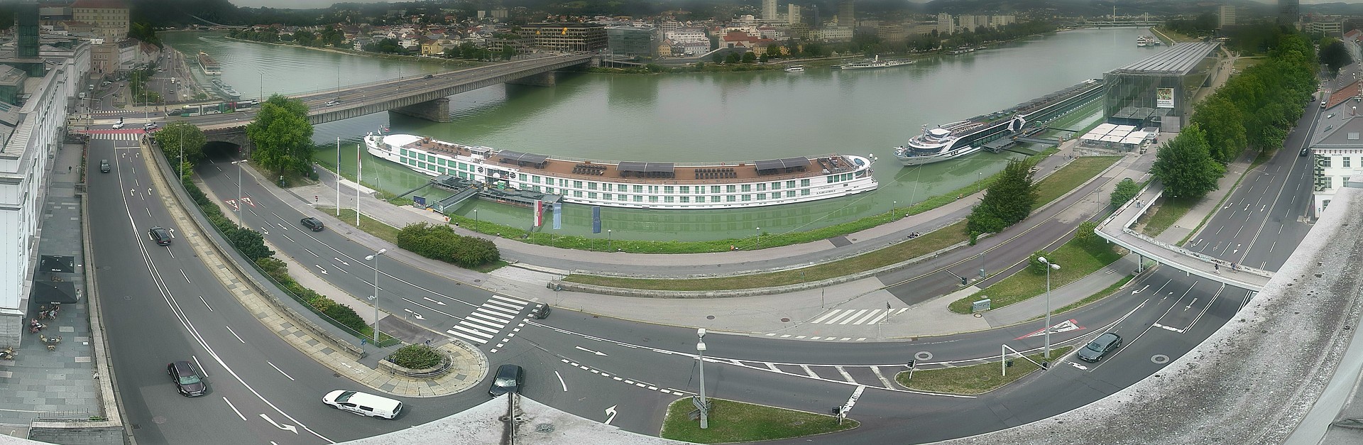 Archiv Foto Webcam Linz: Donaulände und Nibelungenbrücke